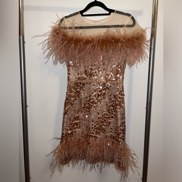 Antonio Melani x Nicola Bathie Collab
Feather Sequin Silk Mini Dress Size 2 - Picture 4 of 10